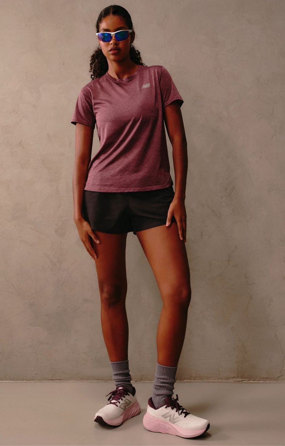 woman sitting on a step wearing new balance 880 v14