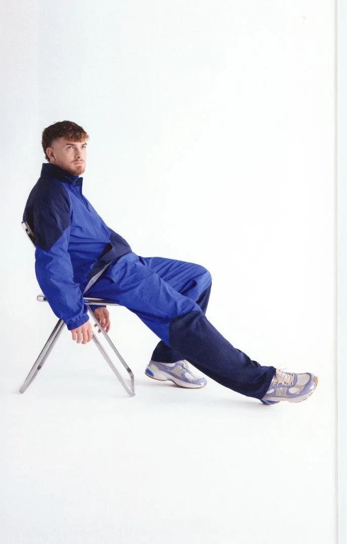 Harvey Elliott wearing blue 2010 shoes. 