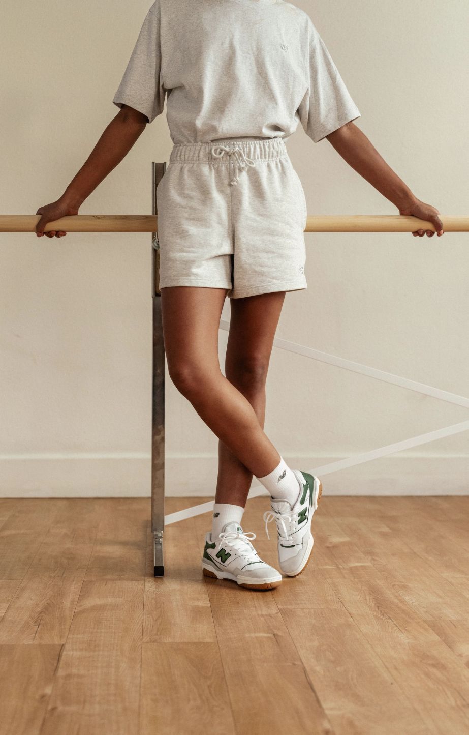 woman standing wearing new balance 550ESB